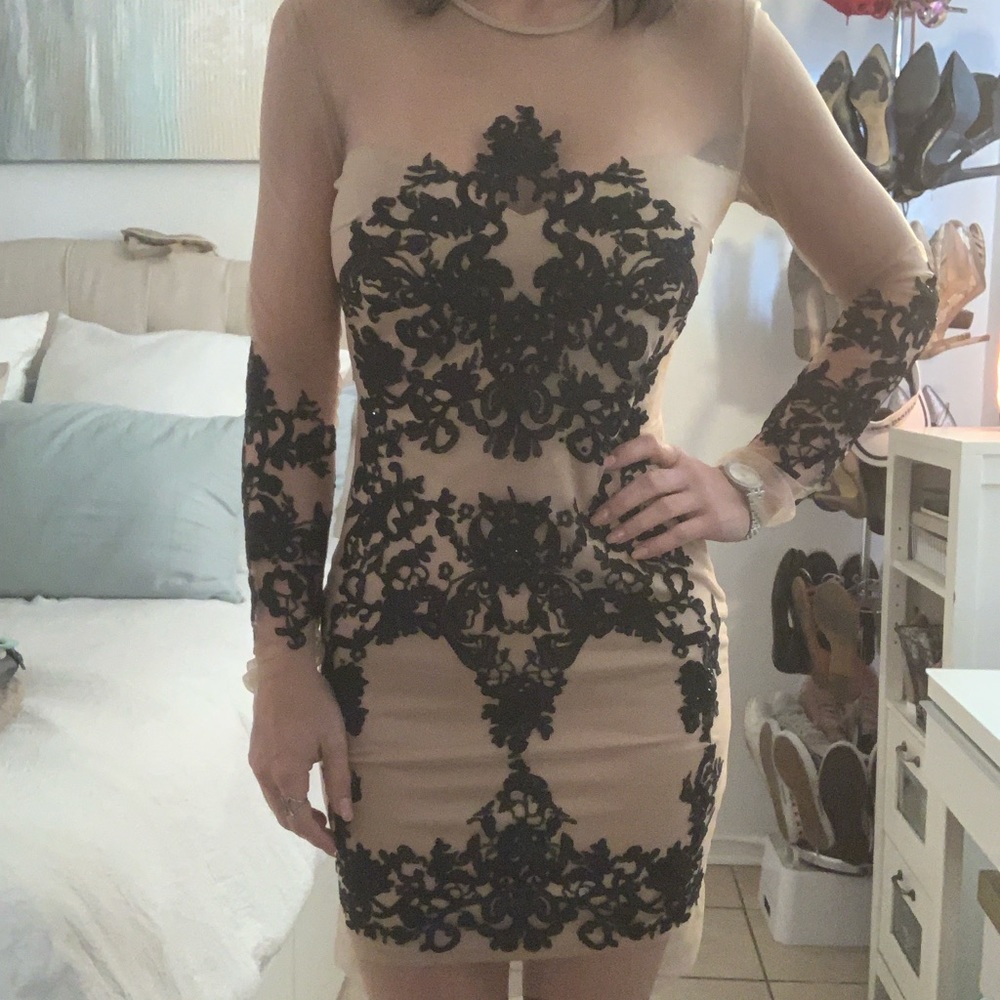 Beautiful sheer sleeve cocktail dress - Picture 1 of 6